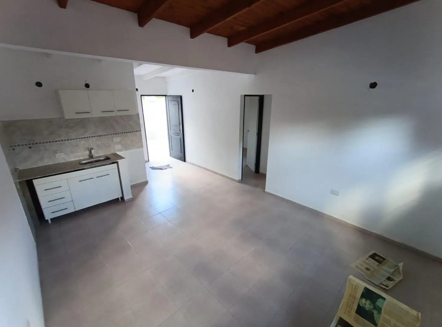Casa en ph - venta - 2 dormitorios 1 baño - patio y cochera - 60mts2 - City Bell 2