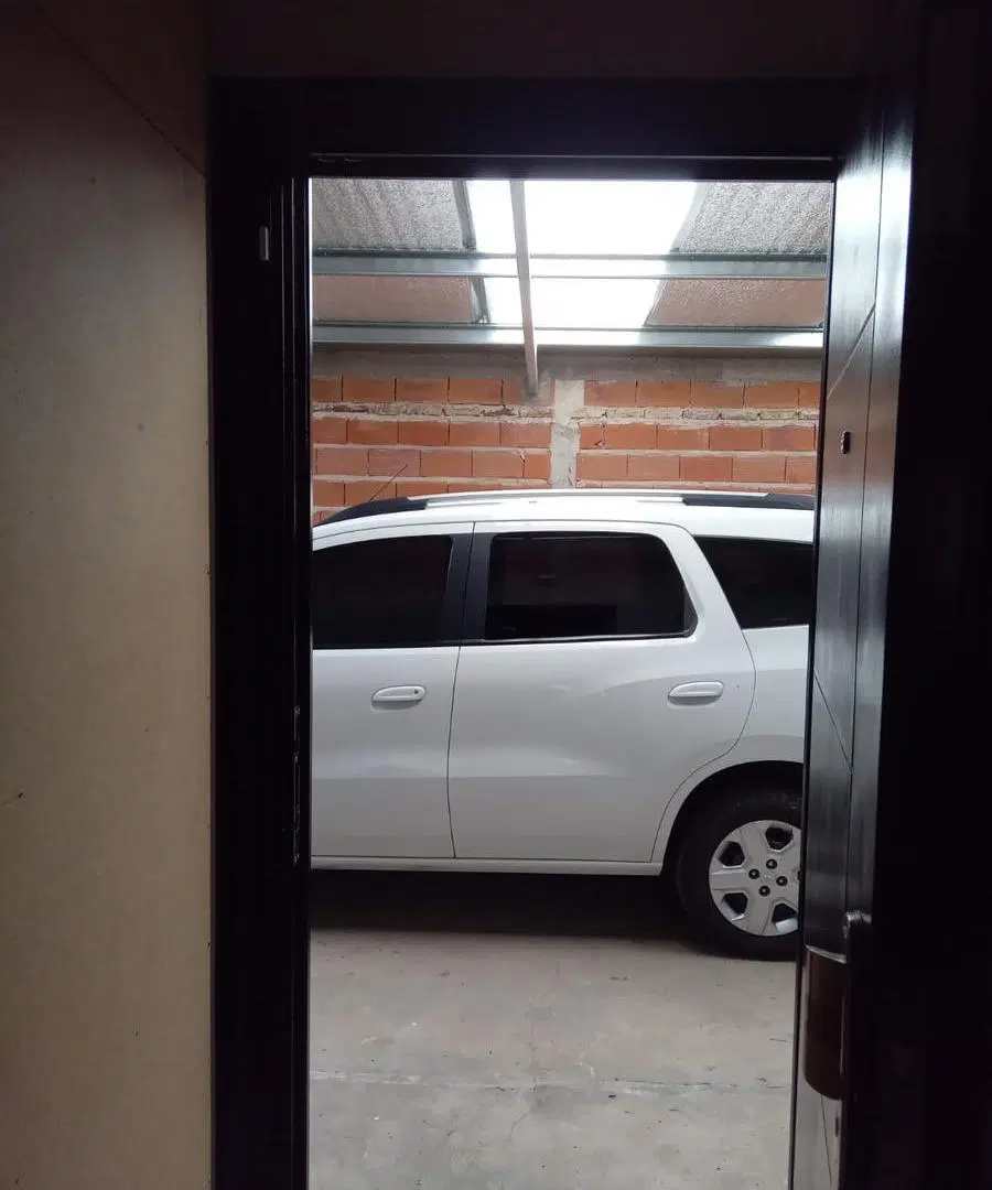 Casa en venta - 2 Dormitorios 1 Baño - Cochera - 300Mts2 - Villa Parque Sicardi, La Plata 5