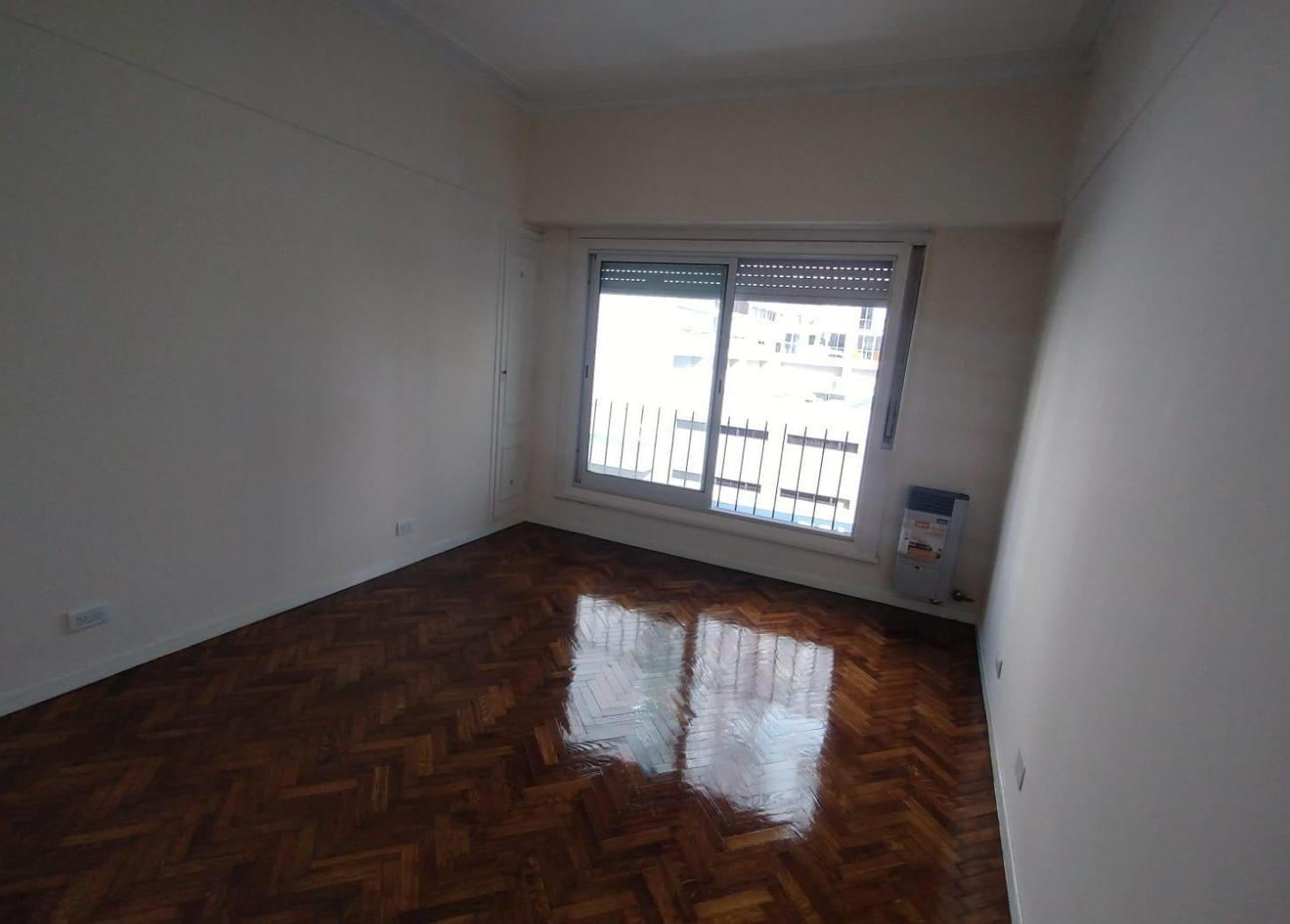Foto de Departamento en Alquiler - 3 Dormitorios 1 Baño - 104.0mts - Mar Del, imagen 2