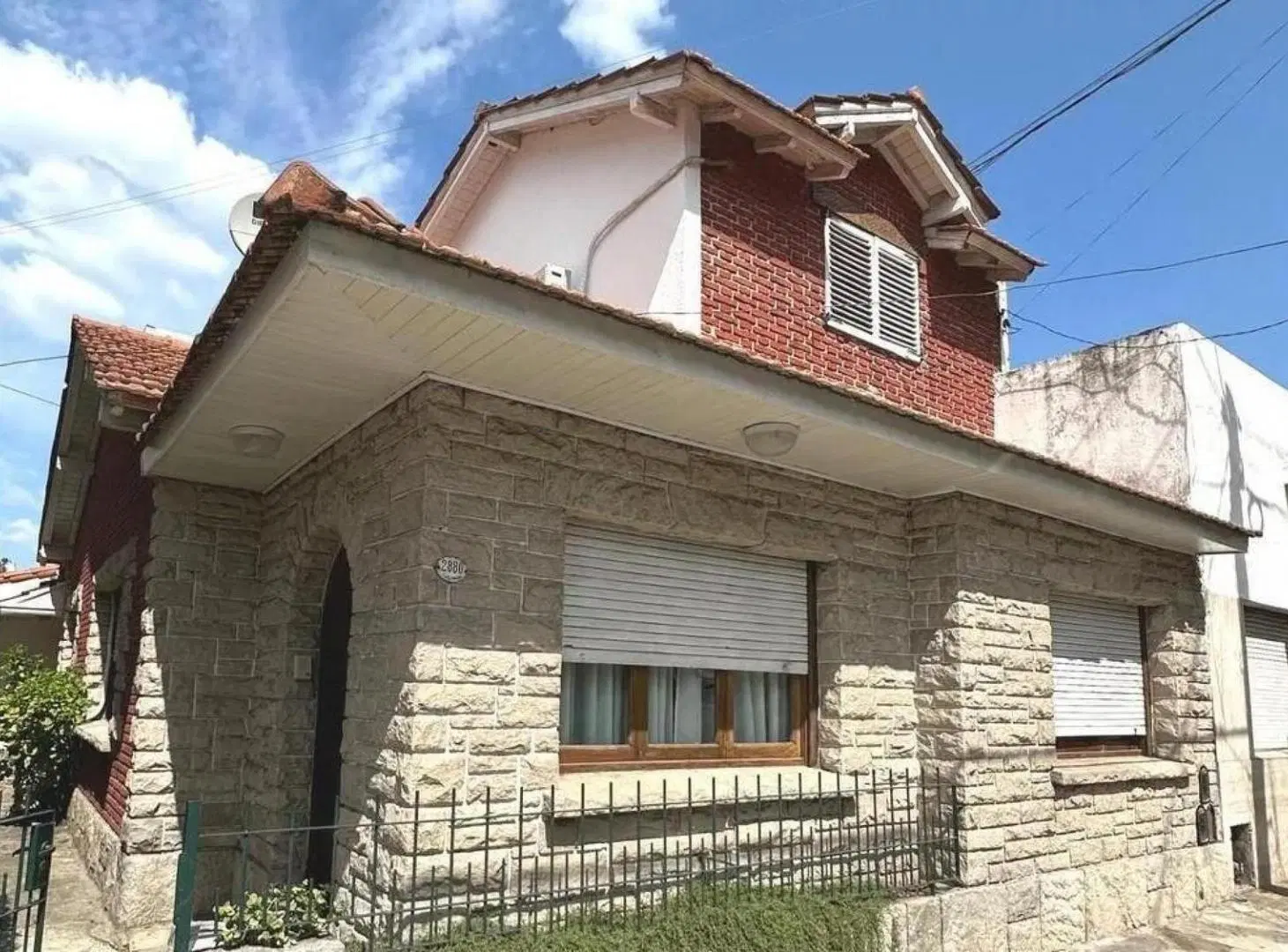 Casa en venta - 5 Dormitorios 3 Baños - 160Mts2 - Mar del Plata 4