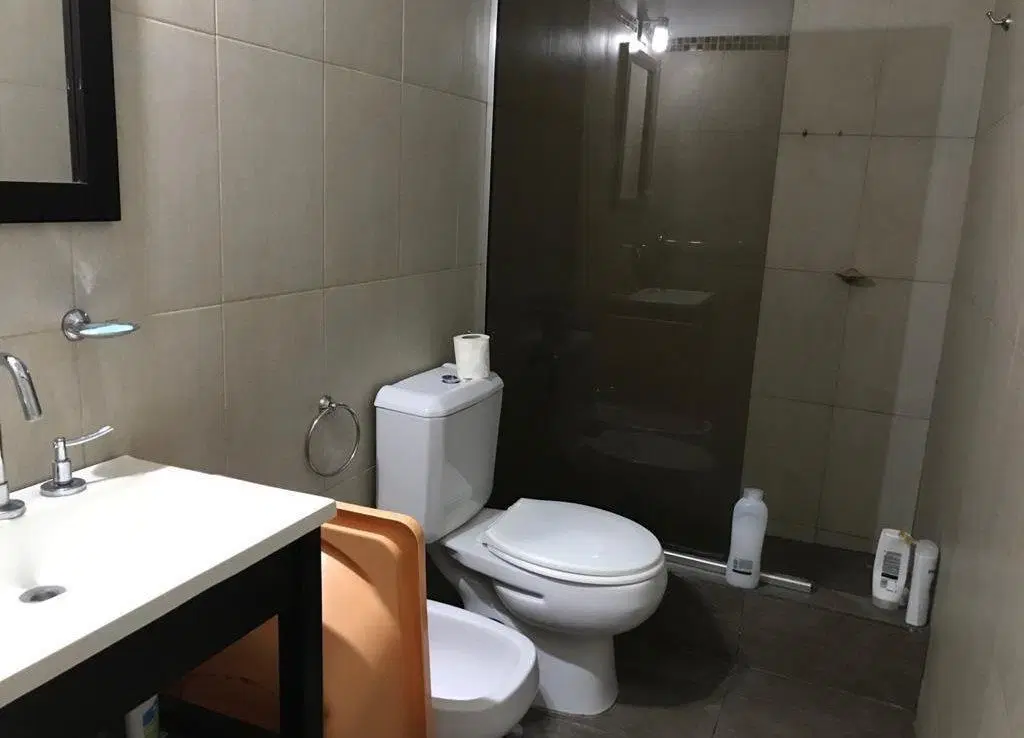 Casa en venta - 5 Dormitorios 3 Baños 1 Cochera - 225Mts2 - Merlo 4
