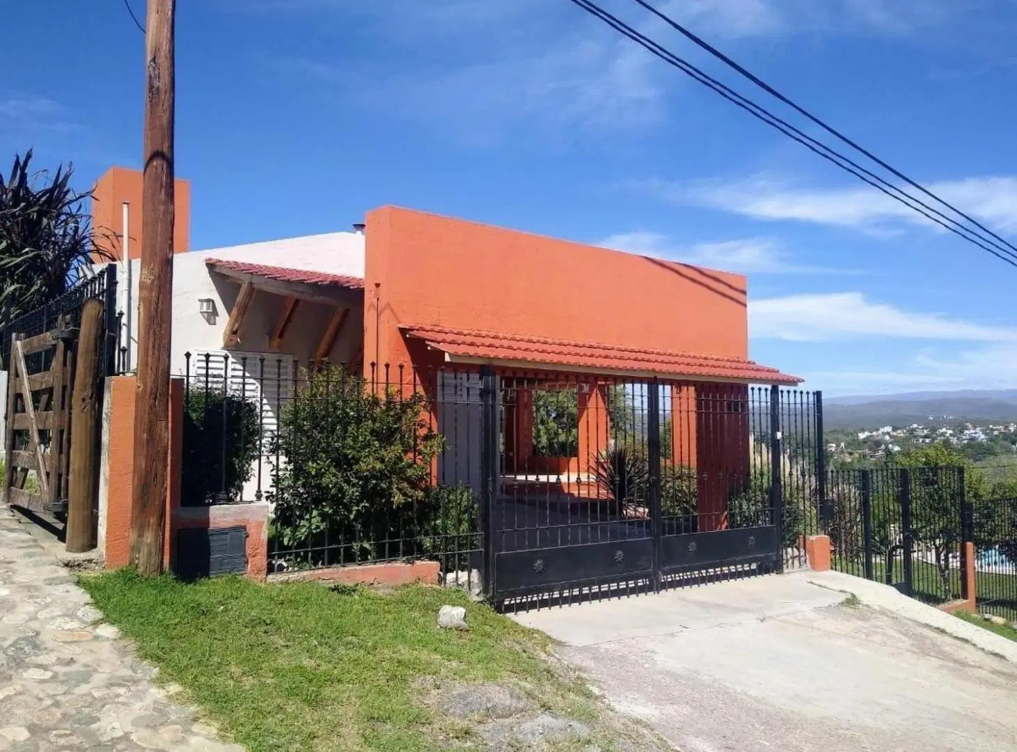 Casa en venta - 4 Dormitorios 3 Baños - Villa Carlos Paz 5