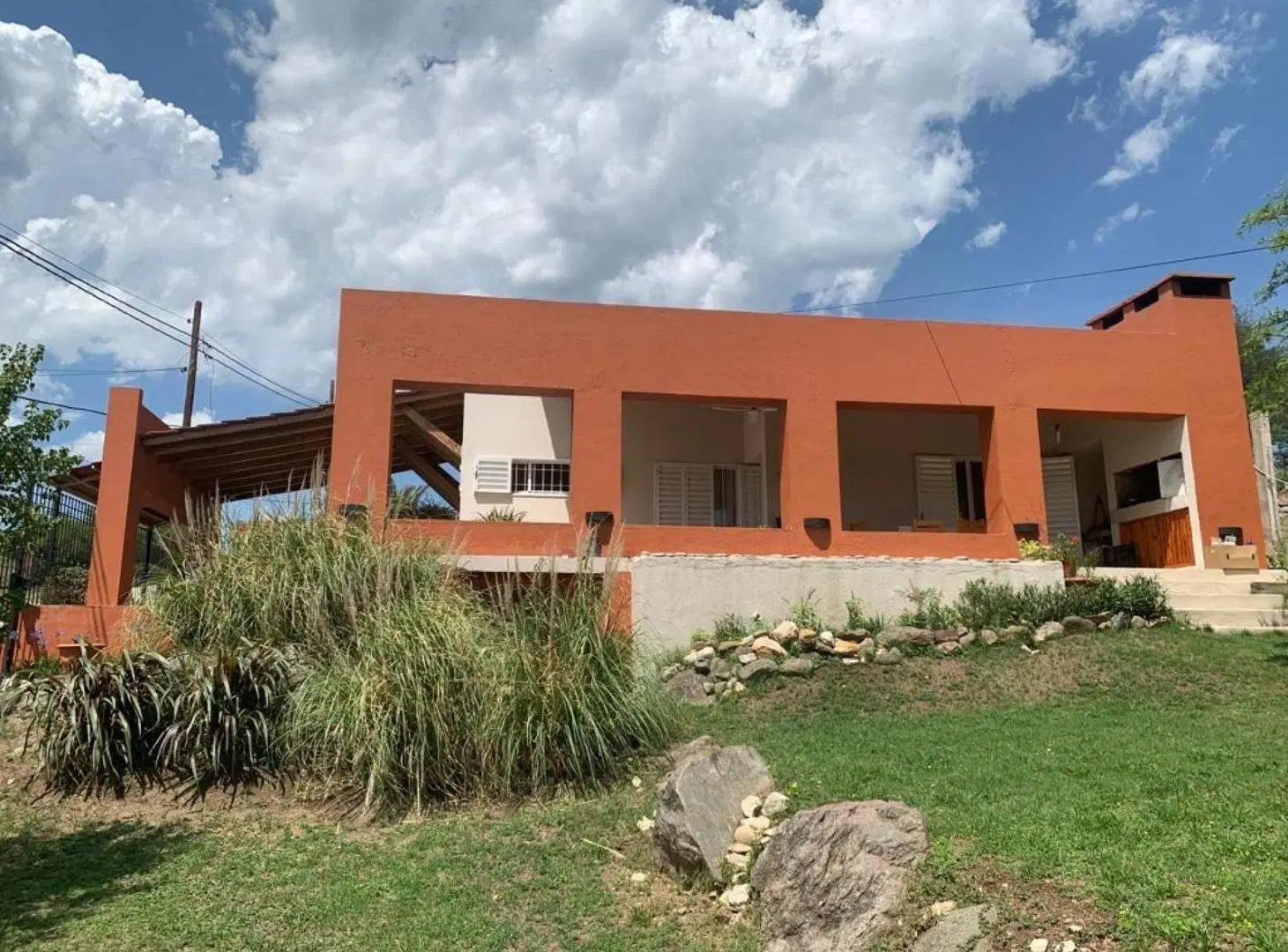 Casa en venta - 4 Dormitorios 3 Baños - Villa Carlos Paz 2