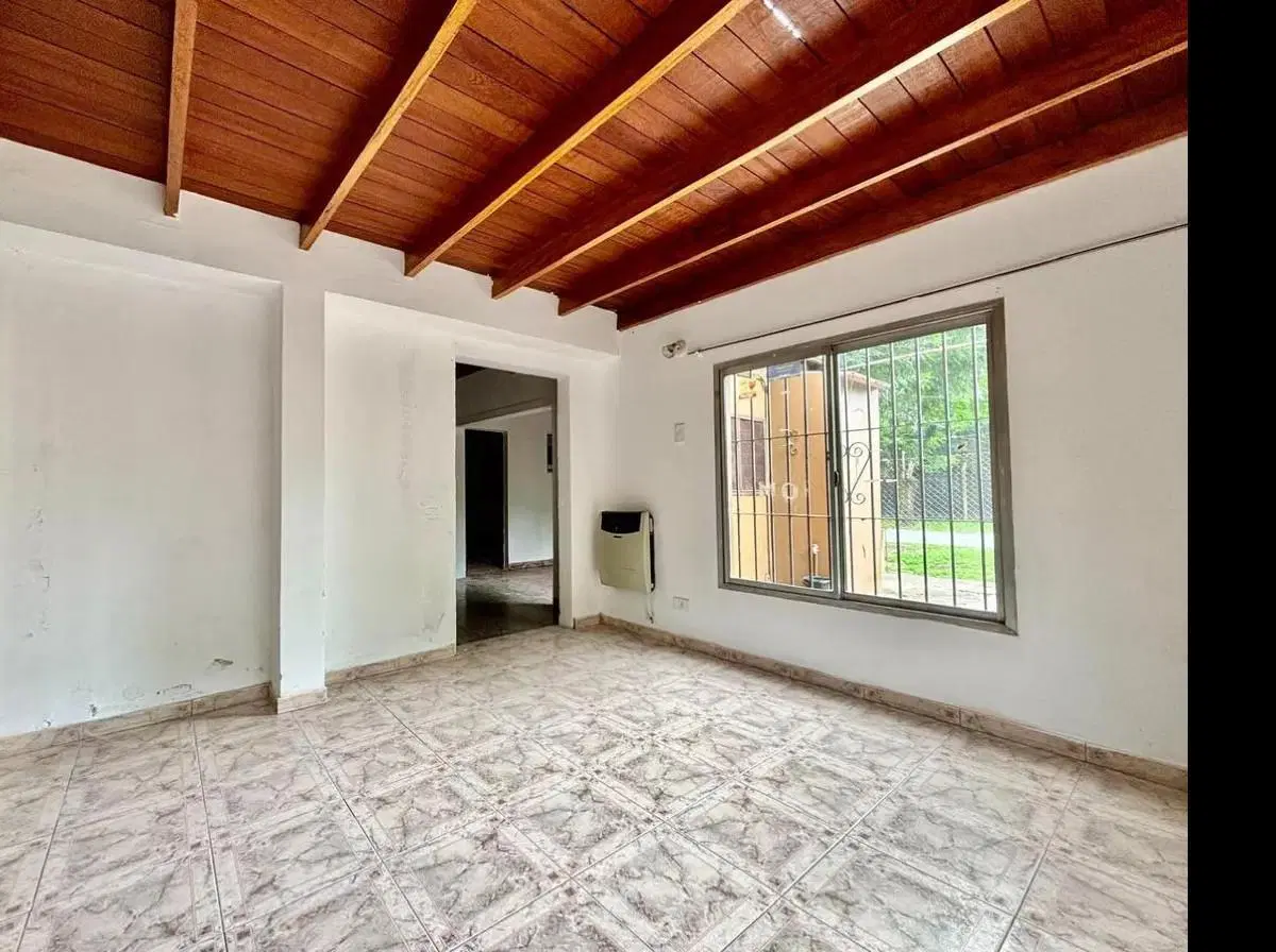 Casa en venta - 3 Dormitorios 3 Baños - Cocheras - 150Mts2 - La Plata 2