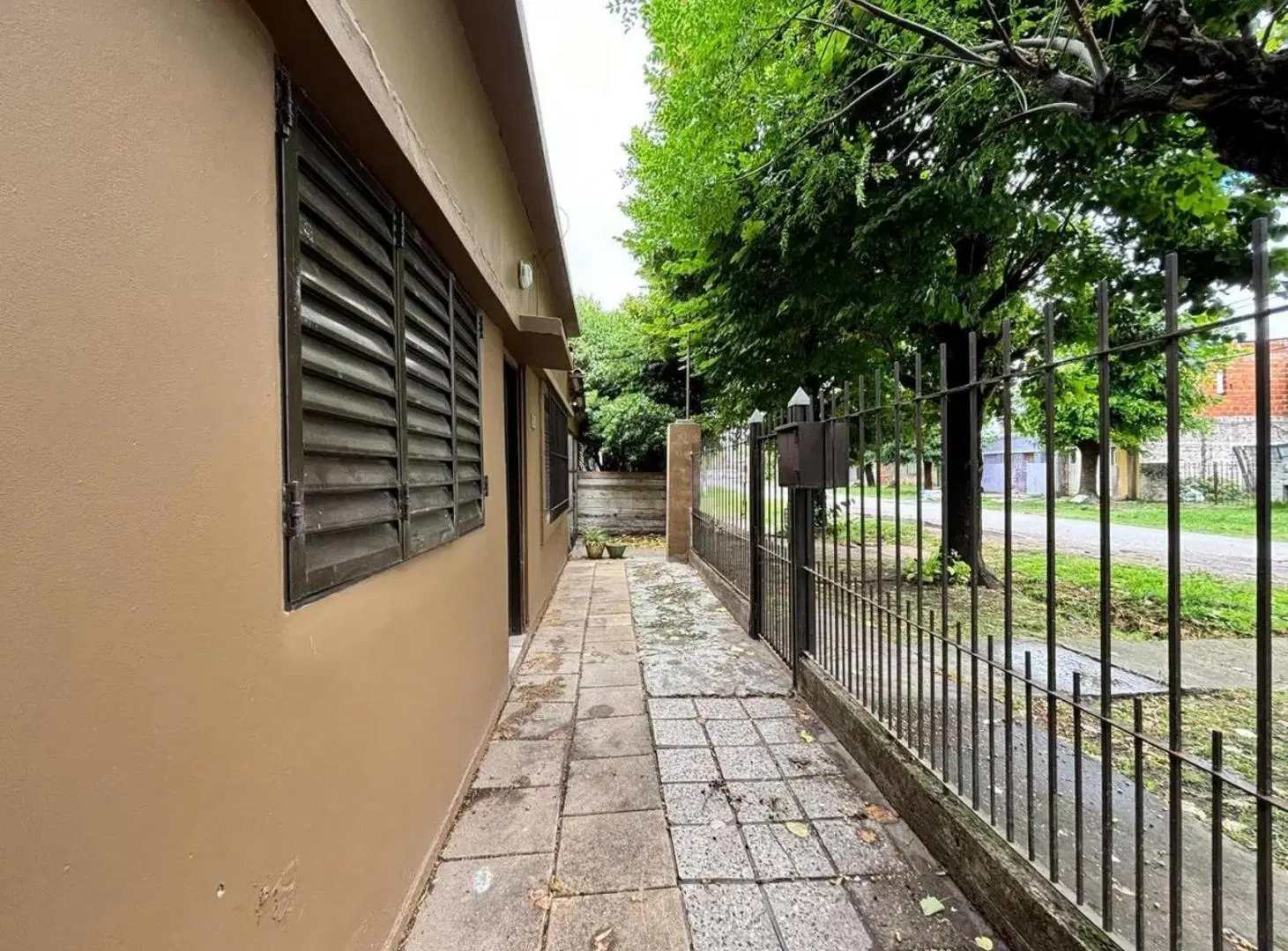 Casa en venta - 3 Dormitorios 3 Baños - Cocheras - 150Mts2 - La Plata 3