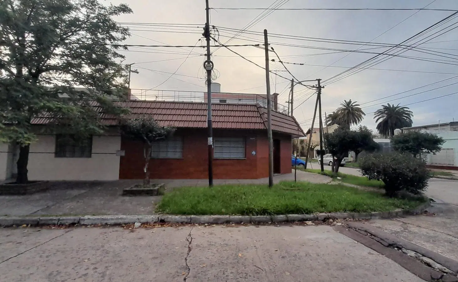 Casa en venta - 2 Dormitorios 1 Baño - Cochera - 181Mts2 - Lanús 1