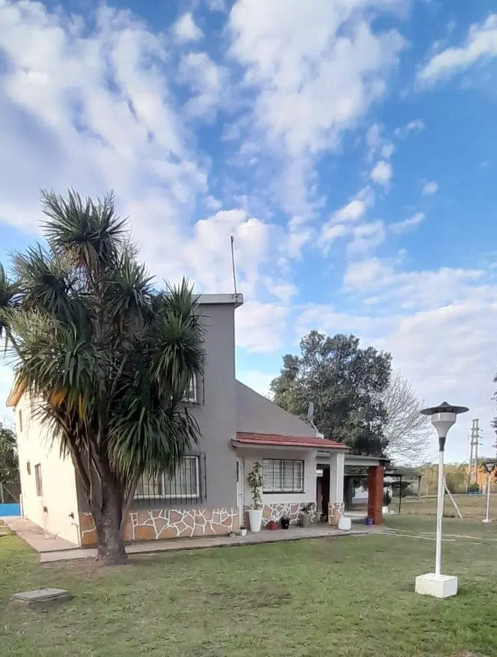 Casa en venta - 3 Dormitorios 1 Baño - 782Mts2 - Mercedes 4