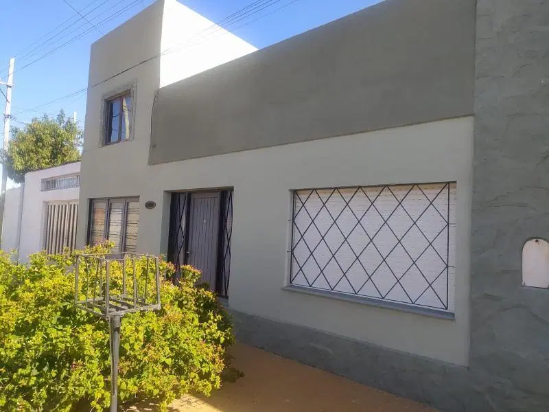 Casa en venta - 1 Dormitorio 2 Baños - Cochera - 250Mts2 - Olavarría 2