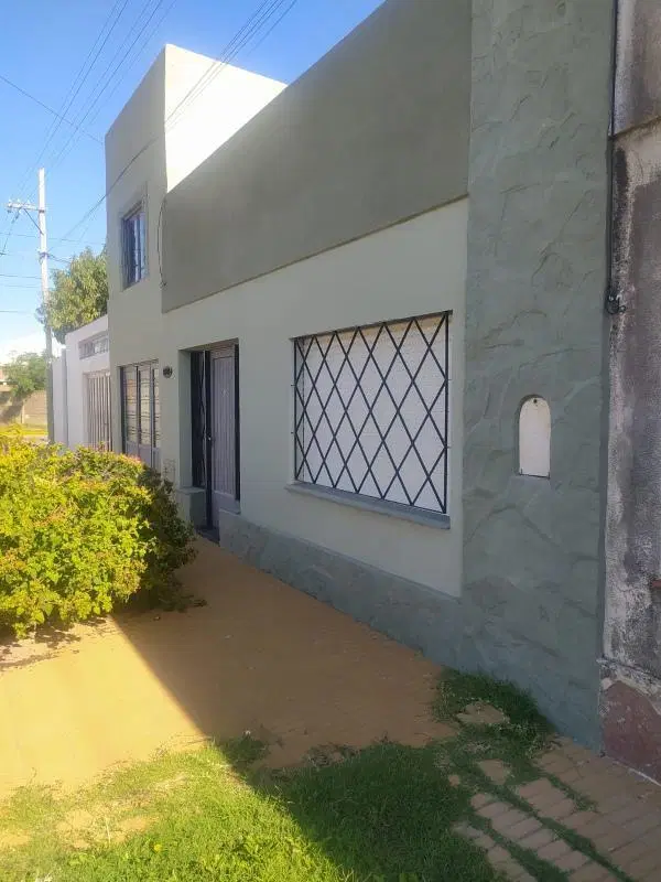 Casa en venta - 1 Dormitorio 2 Baños - Cochera - 250Mts2 - Olavarría 4