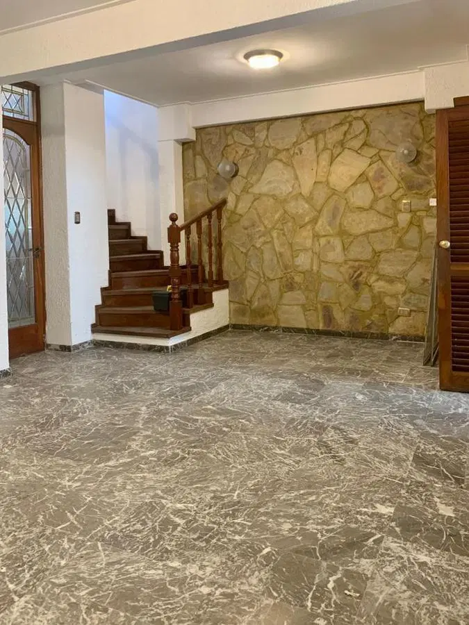 Casa en venta - 4 dormitorios 5 baños - Cochera - 210mts2 - La Plata 3