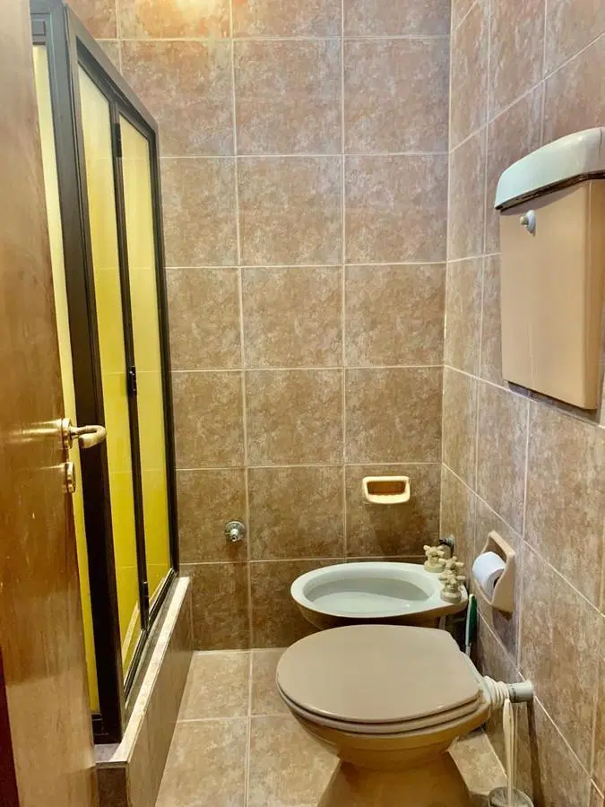 Casa en venta - 4 dormitorios 5 baños - Cochera - 210mts2 - La Plata 8