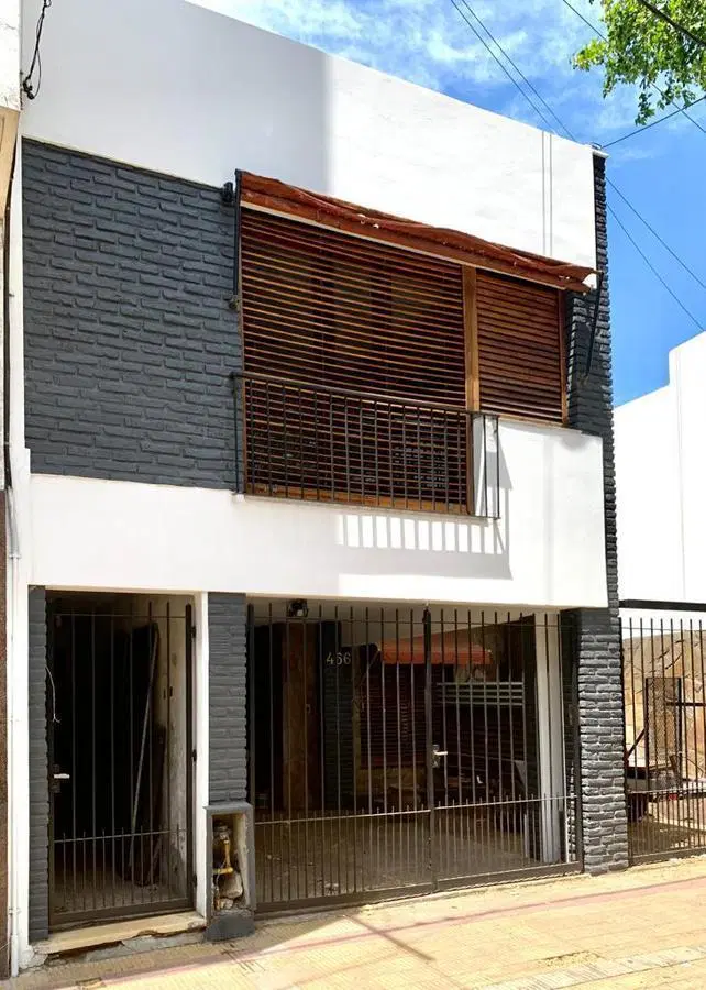 Casa en venta - 4 dormitorios 5 baños - Cochera - 210mts2 - La Plata 4