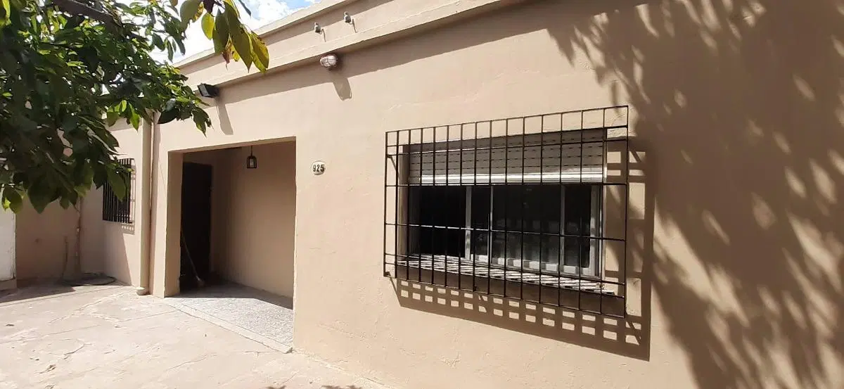 Casa en venta - 2 Dormitorios 1 Baño - 90mts2 - Llavallol 4