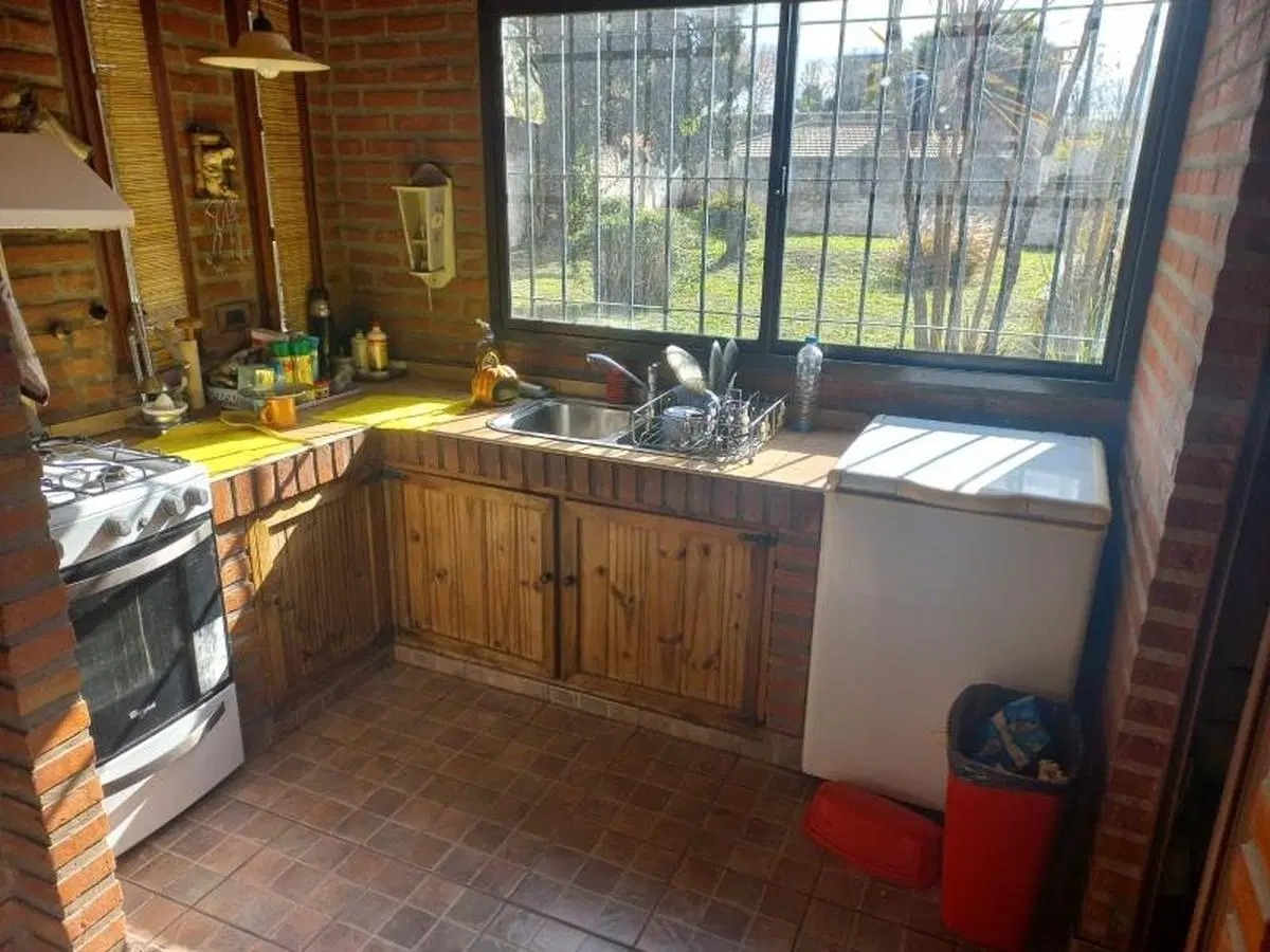 Casa en venta - 4 Dormitorios 3 Baños - Cochera - 1600Mts2 - Luis Guillón, Esteban Echeverría 2