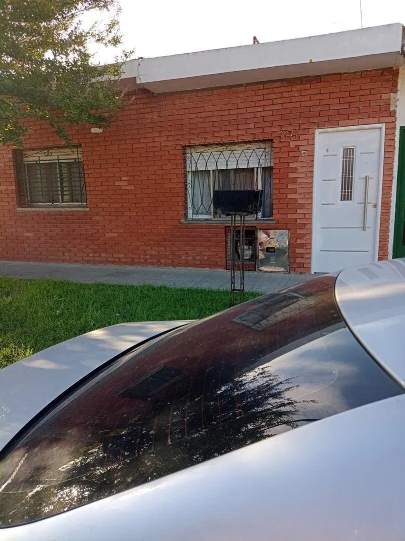 Casa en venta - 2 Dormitorios 1 Baño - 182Mts2 - San Francisco Solano 5