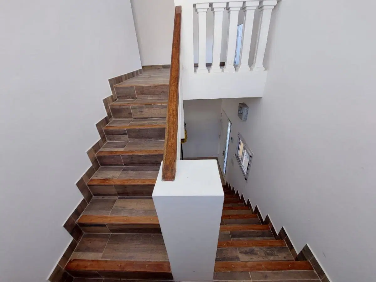 Casa en venta - 4 dormitorios 4 baños - 5 cochera - 600 mts2  - Guernica 2