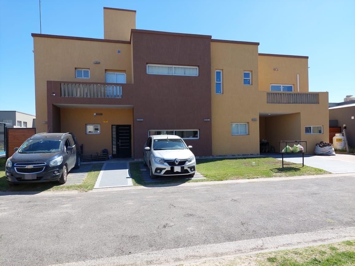 Casa en venta - 4 dormitorios 4 baños - 5 cochera - 600 mts2 - Guernica