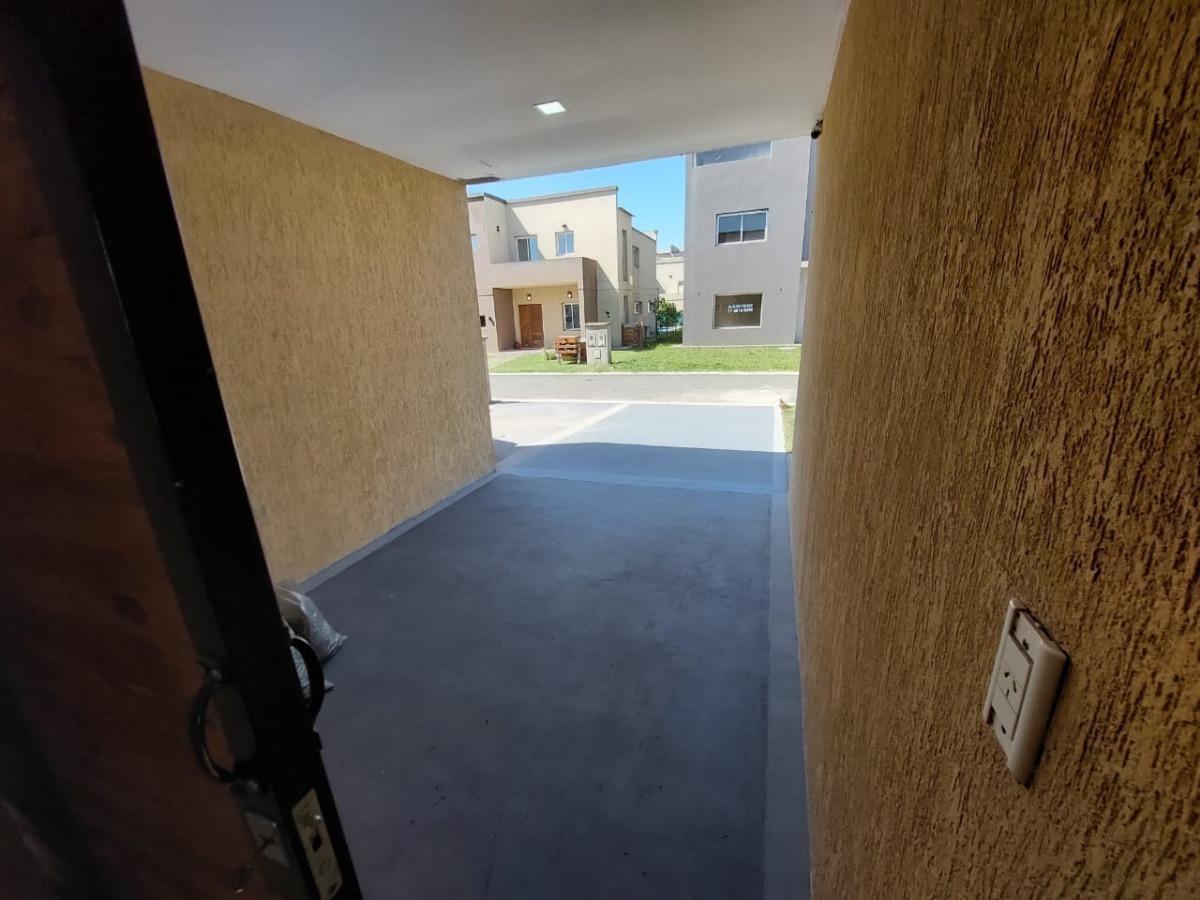 Casa en venta - 4 dormitorios 4 baños - 5 cochera - 600 mts2 - Guernica