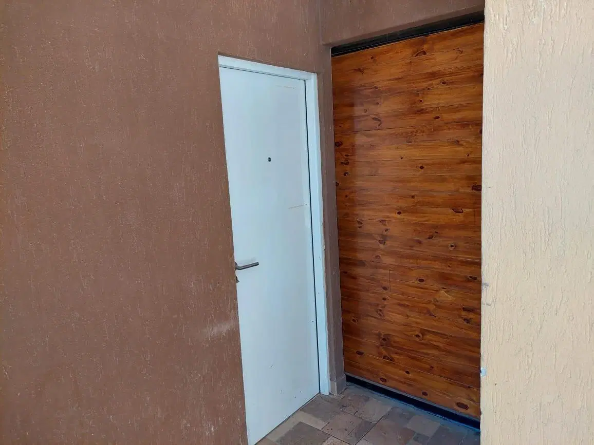 Casa en venta - 4 dormitorios 4 baños - 5 cochera - 600 mts2  - Guernica 5