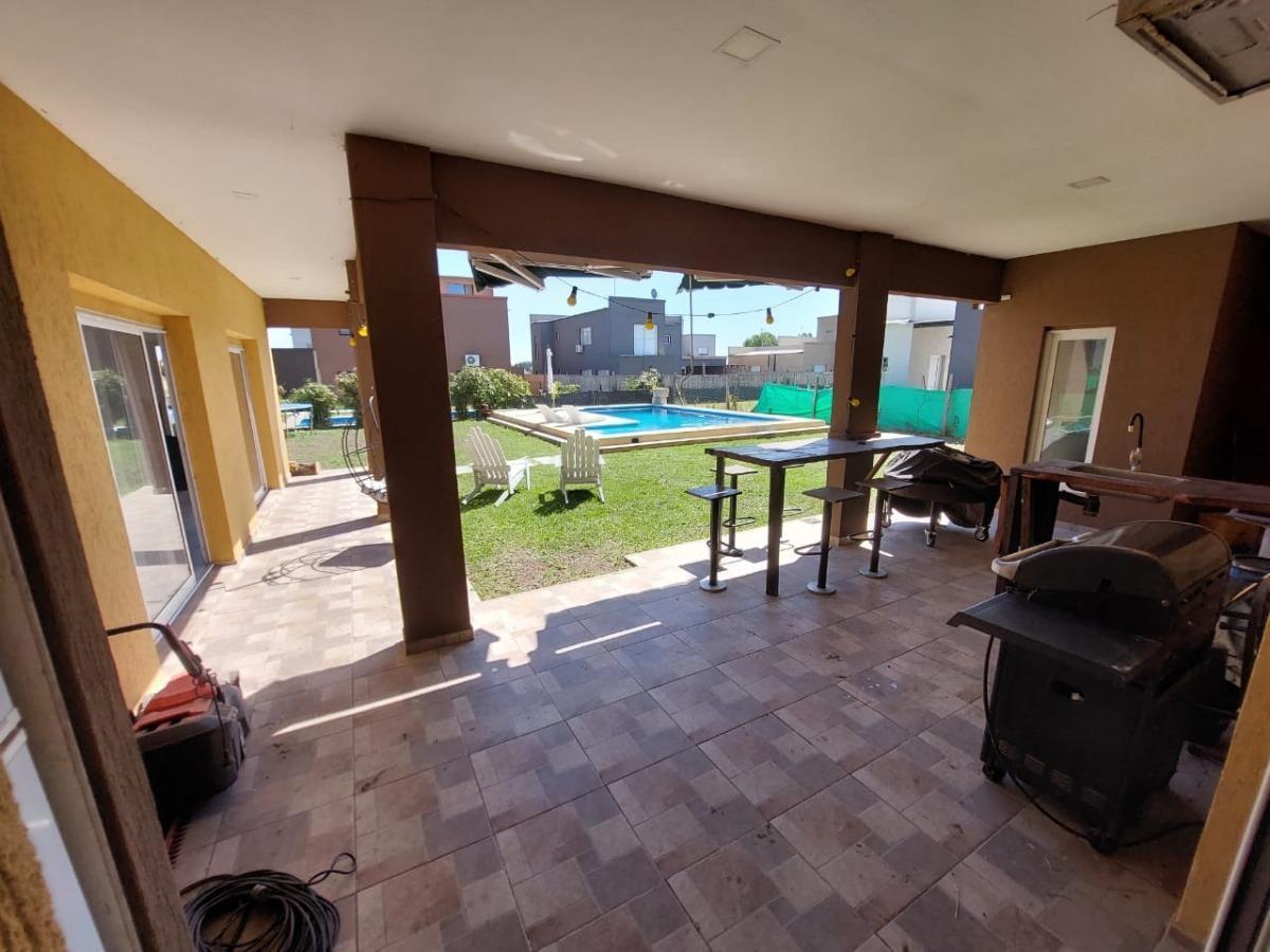 Casa en venta - 4 dormitorios 4 baños - 5 cochera - 600 mts2 - Guernica