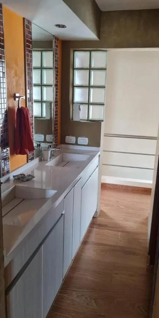 Casa en venta - 3 Dormitorios 2 Baños - Cocheras - 270Mts2 - Castelar 2