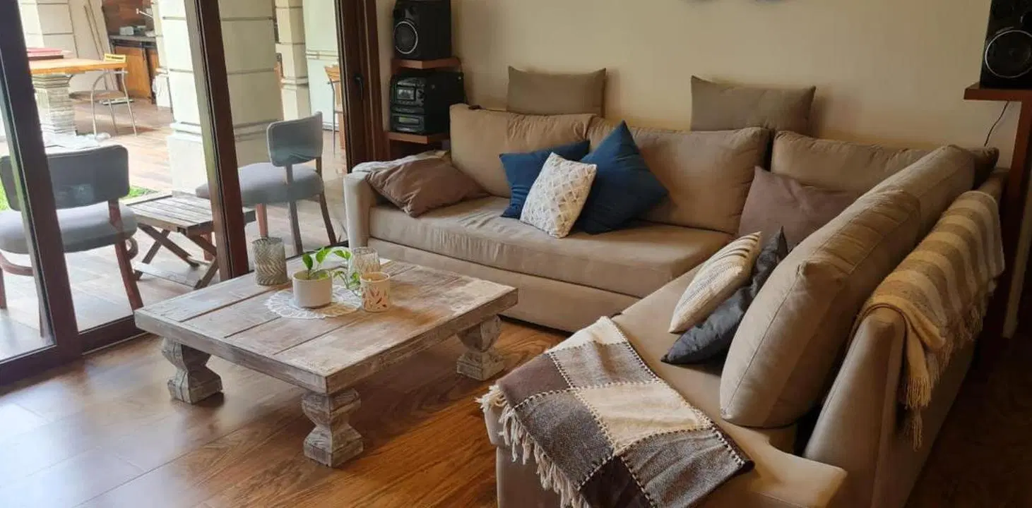 Casa en venta - 3 Dormitorios 2 Baños - Cocheras - 270Mts2 - Castelar 1