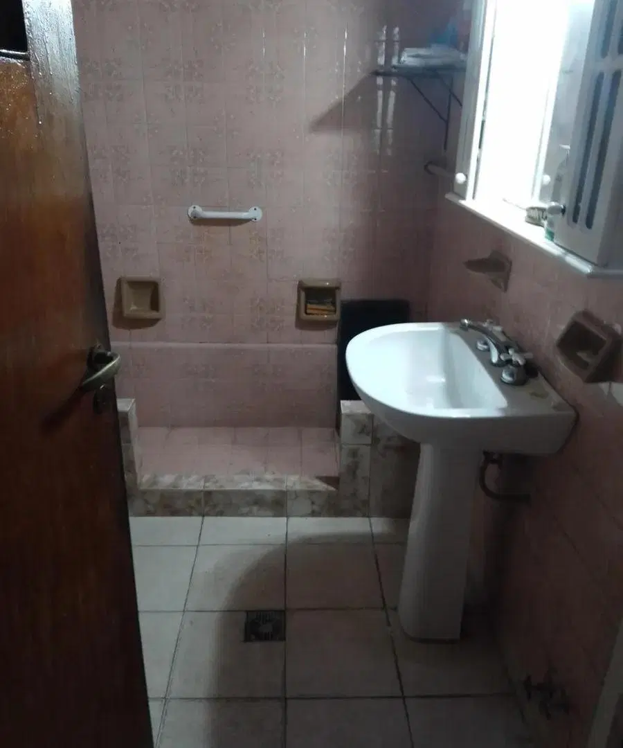 Casa en venta - 4 Dormitorios 2 Baños - Villa Lugano 4