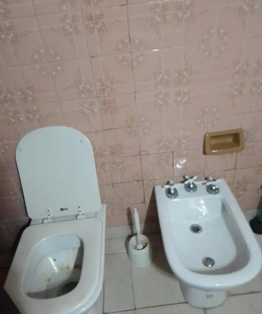 Casa en venta - 4 Dormitorios 2 Baños - Villa Lugano 5