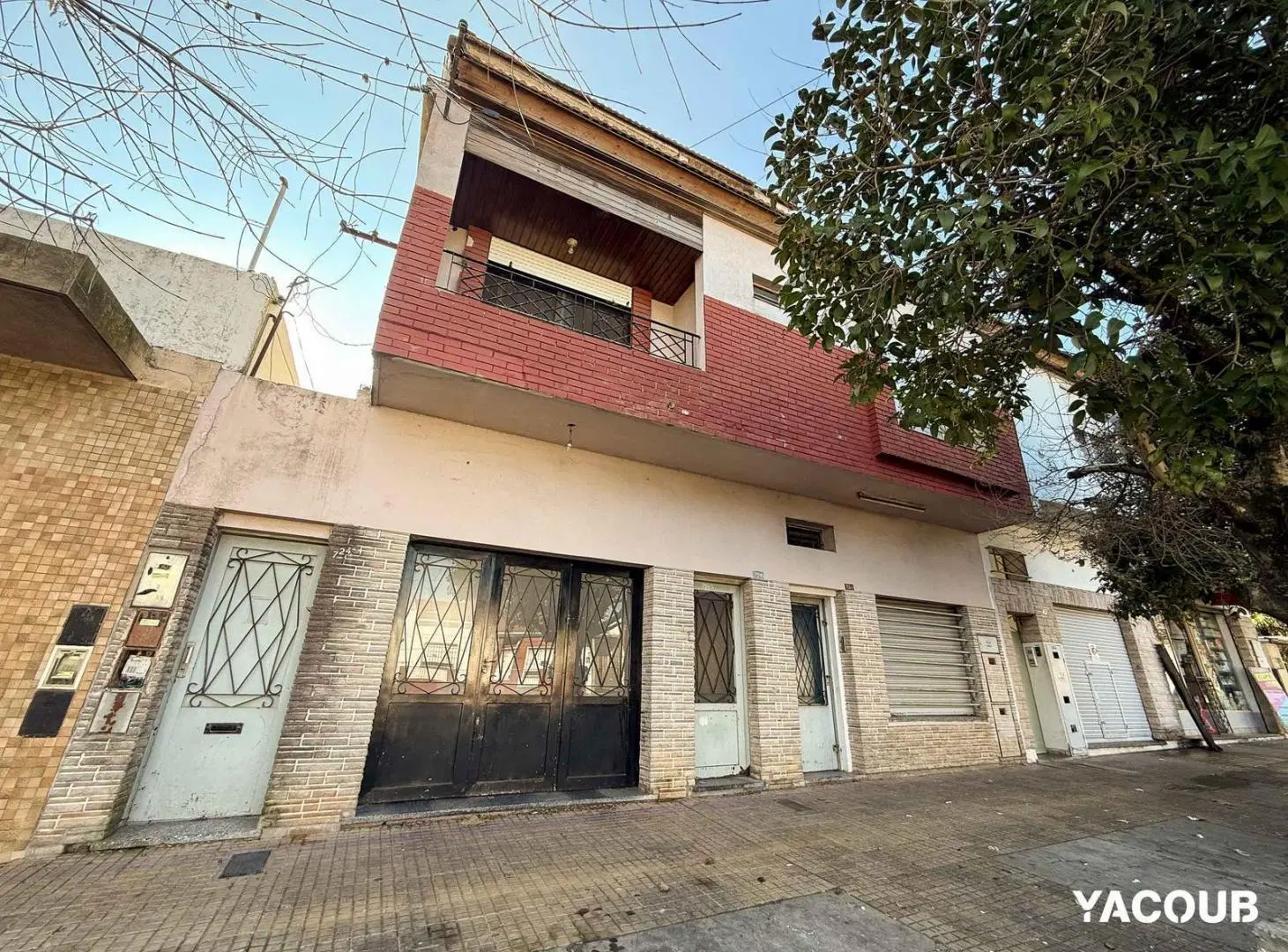 Casa en venta - 5 Dormitorios 3 Baños - Local - Cochera - 500mts2 - Gambier, La Plata 2