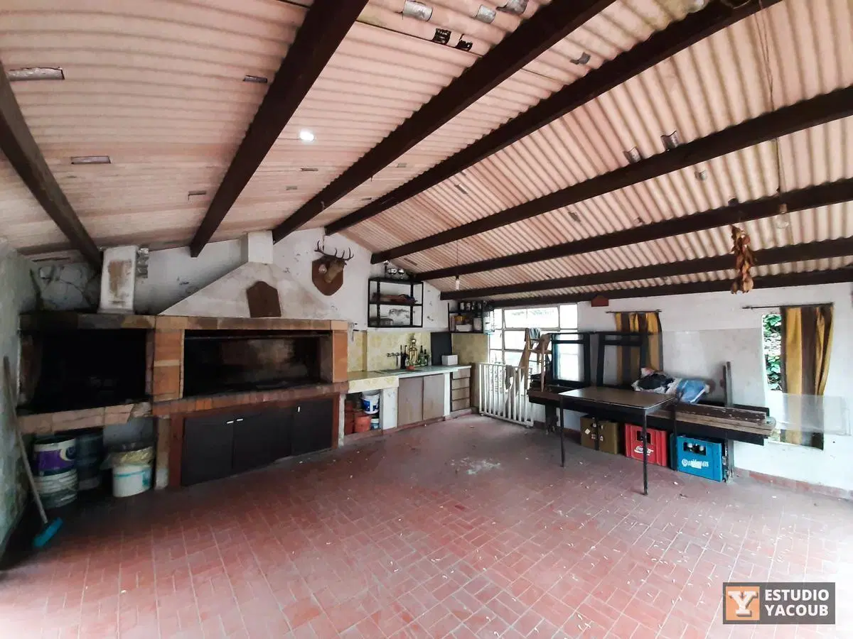 Casa en venta - 2 dormitorios 2 baños - Cochera - 144mts2 - Manuel B Gonnet, La Plata 8