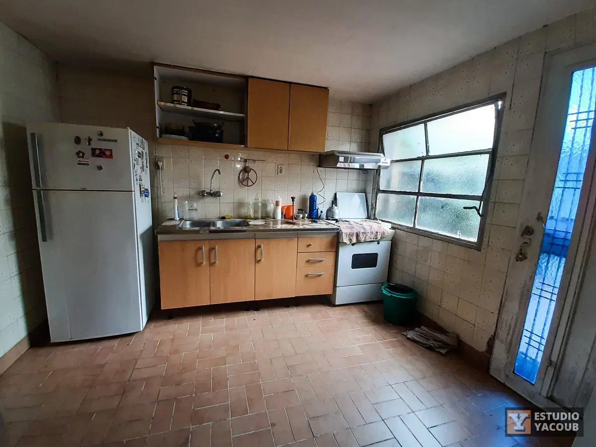 Casa en venta - 2 dormitorios 2 baños - Cochera - 144mts2 - Manuel B Gonnet, La Plata 5