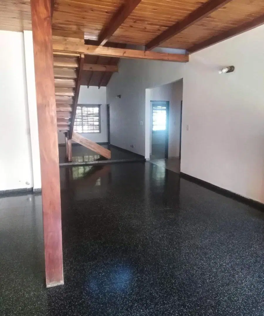 Casa en venta - 3 Dormitorios 1 Baño - San Miguel 2