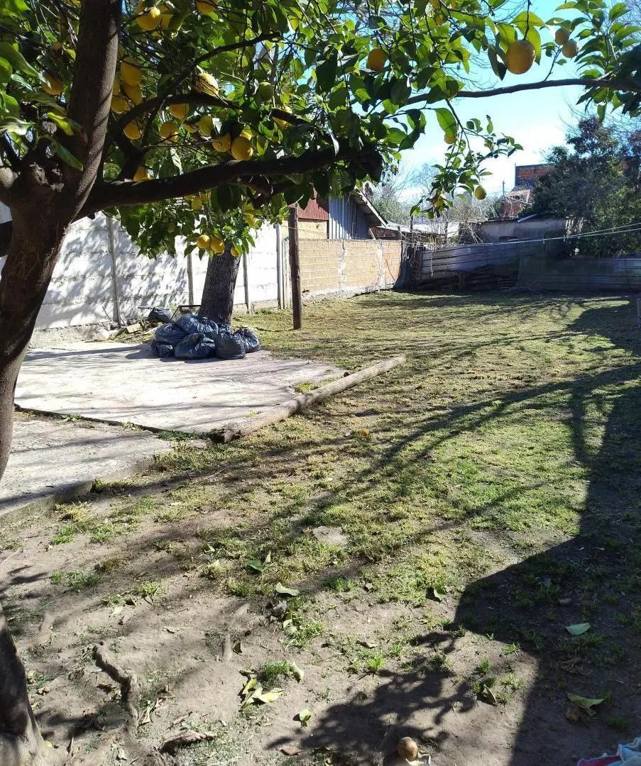 Casa en venta - 3 Dormitorios 1 Baño - Cochera - 400Mts2 - Claypole 5