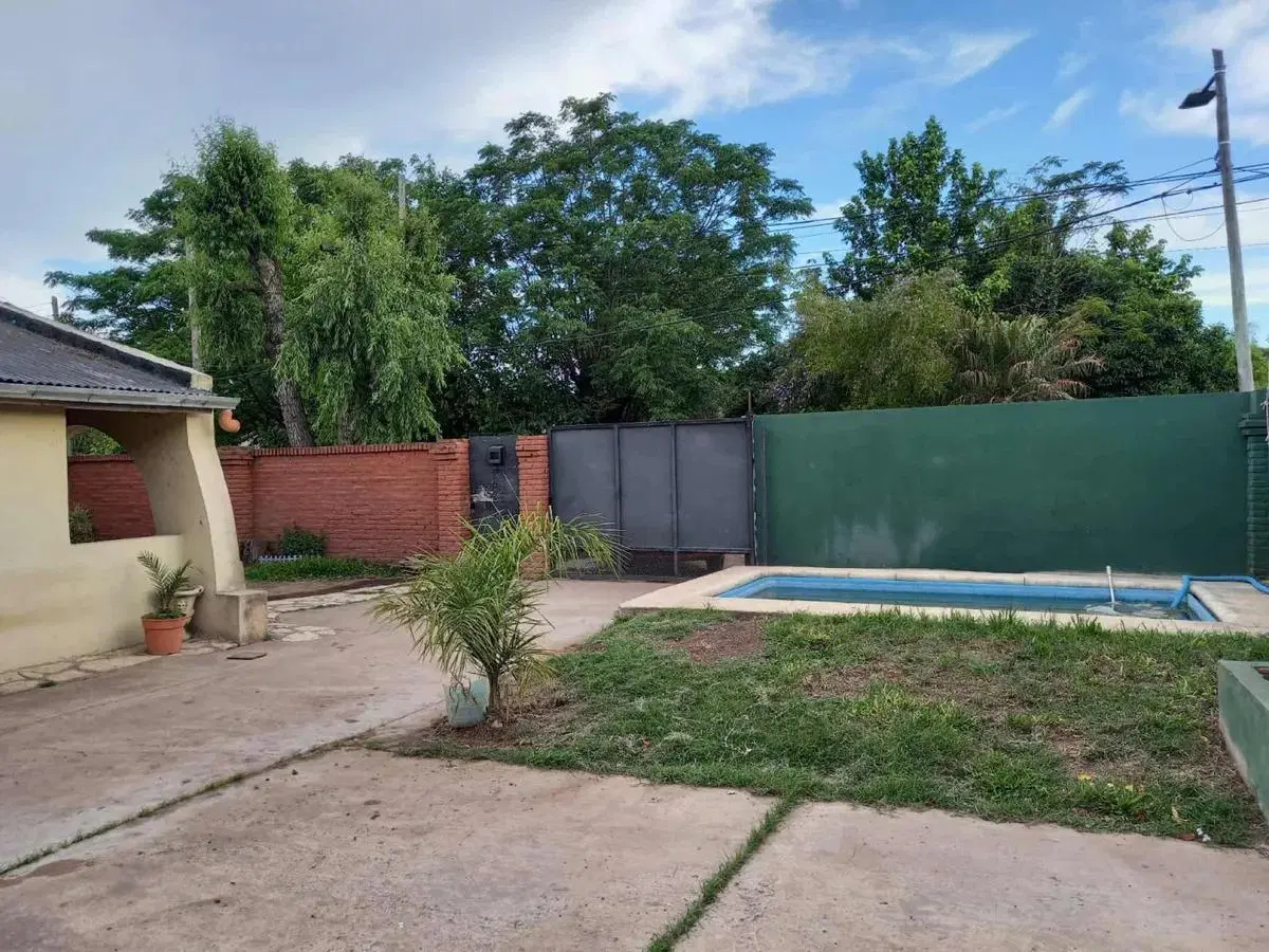 Casa en venta - 2 Dormitorios 1 Baño - Cochera - 400Mts2 - Glew, Almirante Brown 3