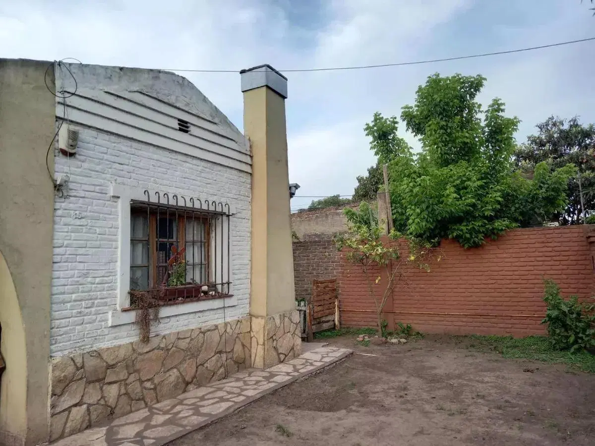 Casa en venta - 2 Dormitorios 1 Baño - Cochera - 400Mts2 - Glew, Almirante Brown 2