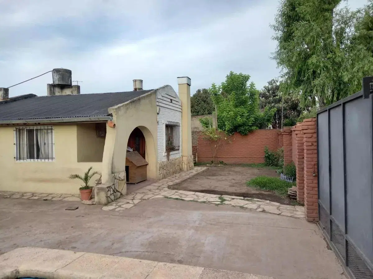 Casa en venta - 2 Dormitorios 1 Baño - Cochera - 400Mts2 - Glew, Almirante Brown 4