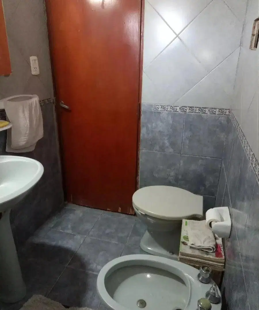 Casa en venta - 2 Dormitorios 1 Baño - 75Mts2 - Morón 5