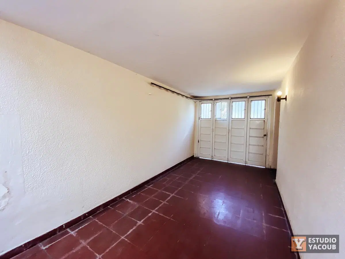 Casa en venta - 4 dormitorios 2 baños - Cocheras - 209mts2 - Tolosa, La Plata 3
