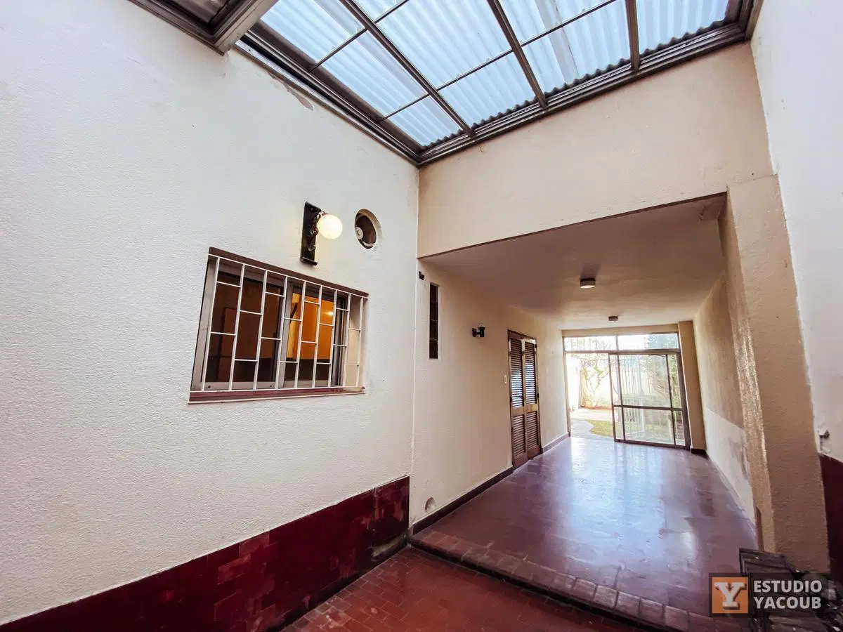 Casa en venta - 4 dormitorios 2 baños - Cocheras - 209mts2 - Tolosa, La Plata 8