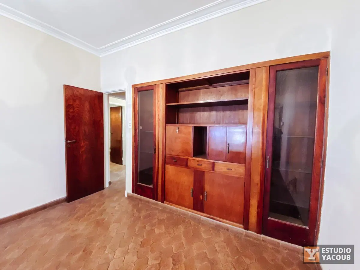 Casa en venta - 4 dormitorios 2 baños - Cocheras - 209mts2 - Tolosa, La Plata 4