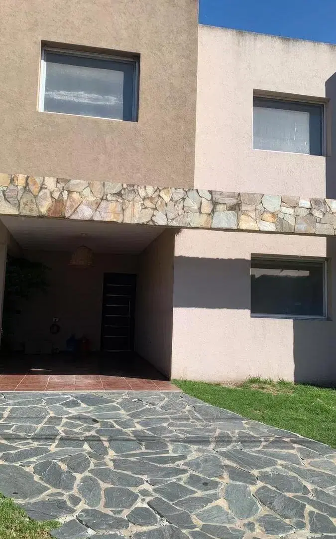 Casa en venta - 4 Dormitorios 4 Baños - Cochera - 760Mts2 - Loma Verde, Escobar 4