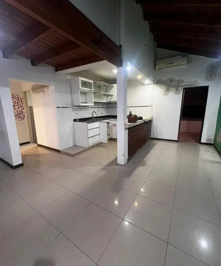 Casa en alquiler - 2 Dormitorios 1 Baño - Berazategui 3