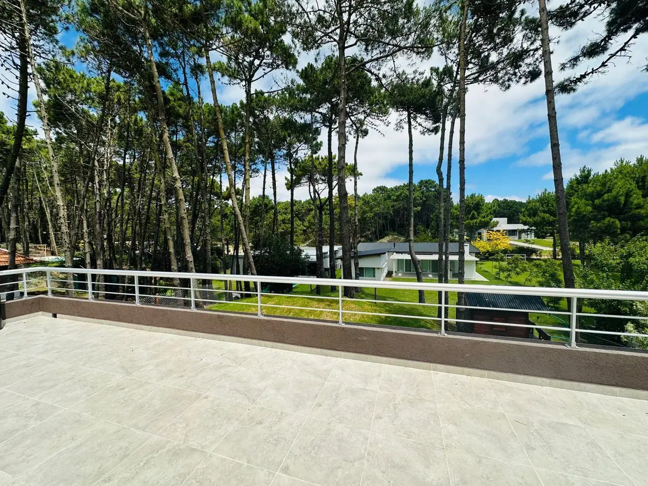 Casa en venta - 3 Dormitorios 3 Baños - Pinamar 5