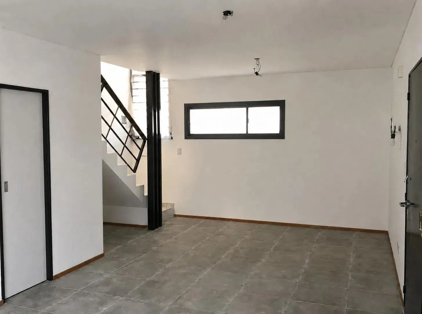 Casa en venta - 2 Dormitorios 2 Baños - Los Hornos 4