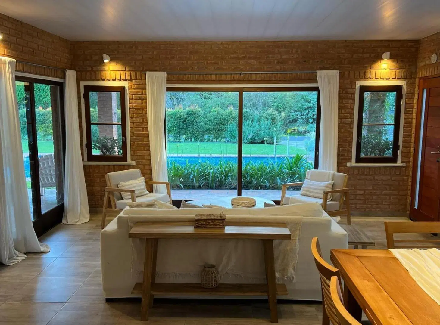 Casa en venta - 4 Dormitorios 3 Baños - Cochera - Los Cardales 3