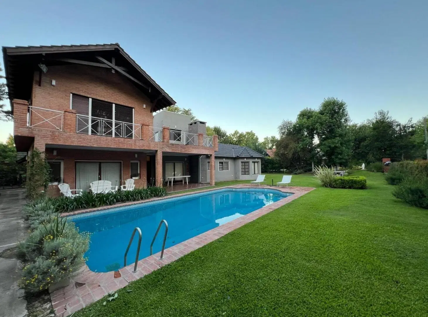 Casa en venta - 4 Dormitorios 3 Baños - Cochera - Los Cardales 5
