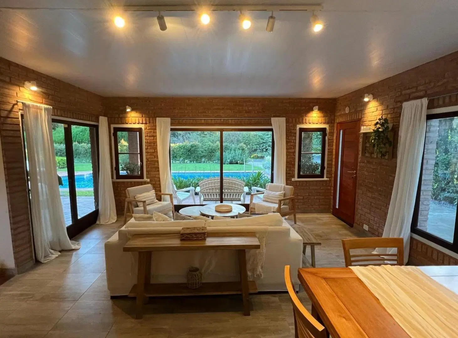Casa en venta - 4 Dormitorios 3 Baños - Cochera - Los Cardales 2