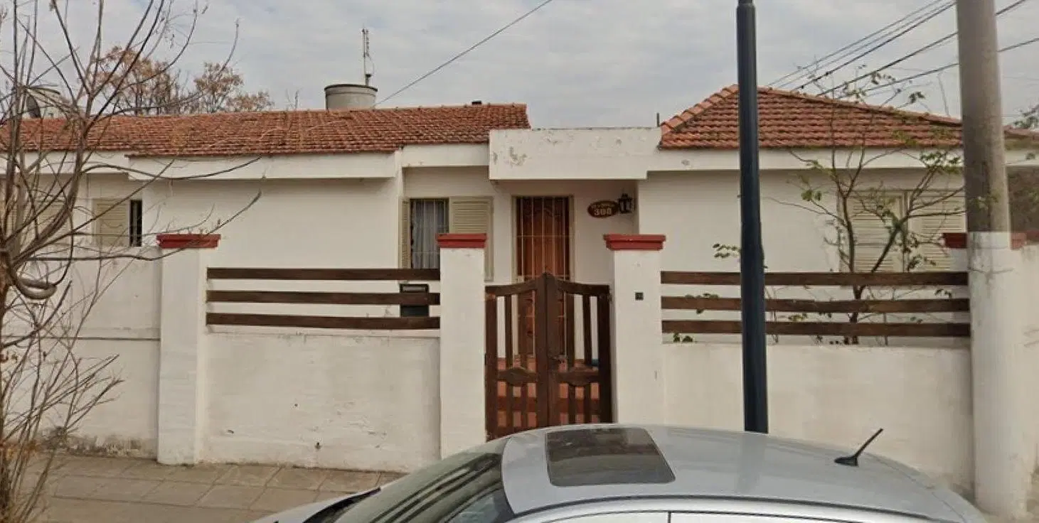 Casa en venta - 3 Dormitorios 2 Baños - Los Robles 1