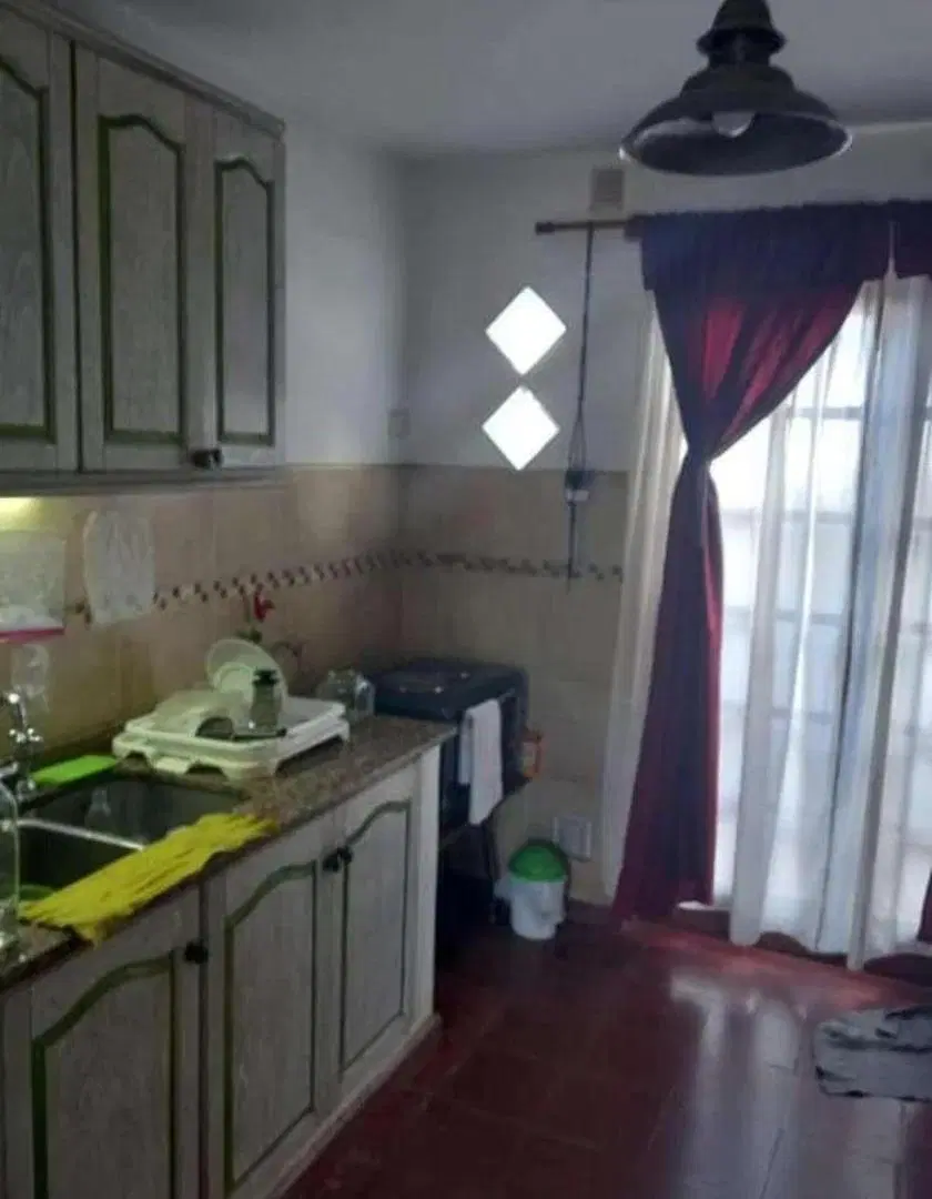 Casa en venta - 3 Dormitorios 2 Baños - Los Robles 4