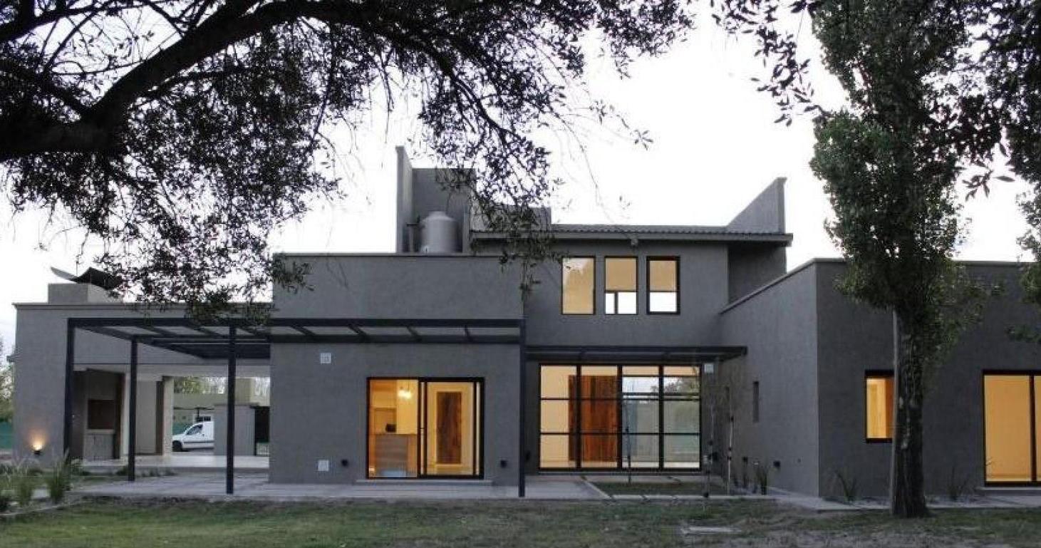 Casa en venta - 4 Dormitorios 3 Baños - 2.600Mts2 - San Rafael, Mendoza